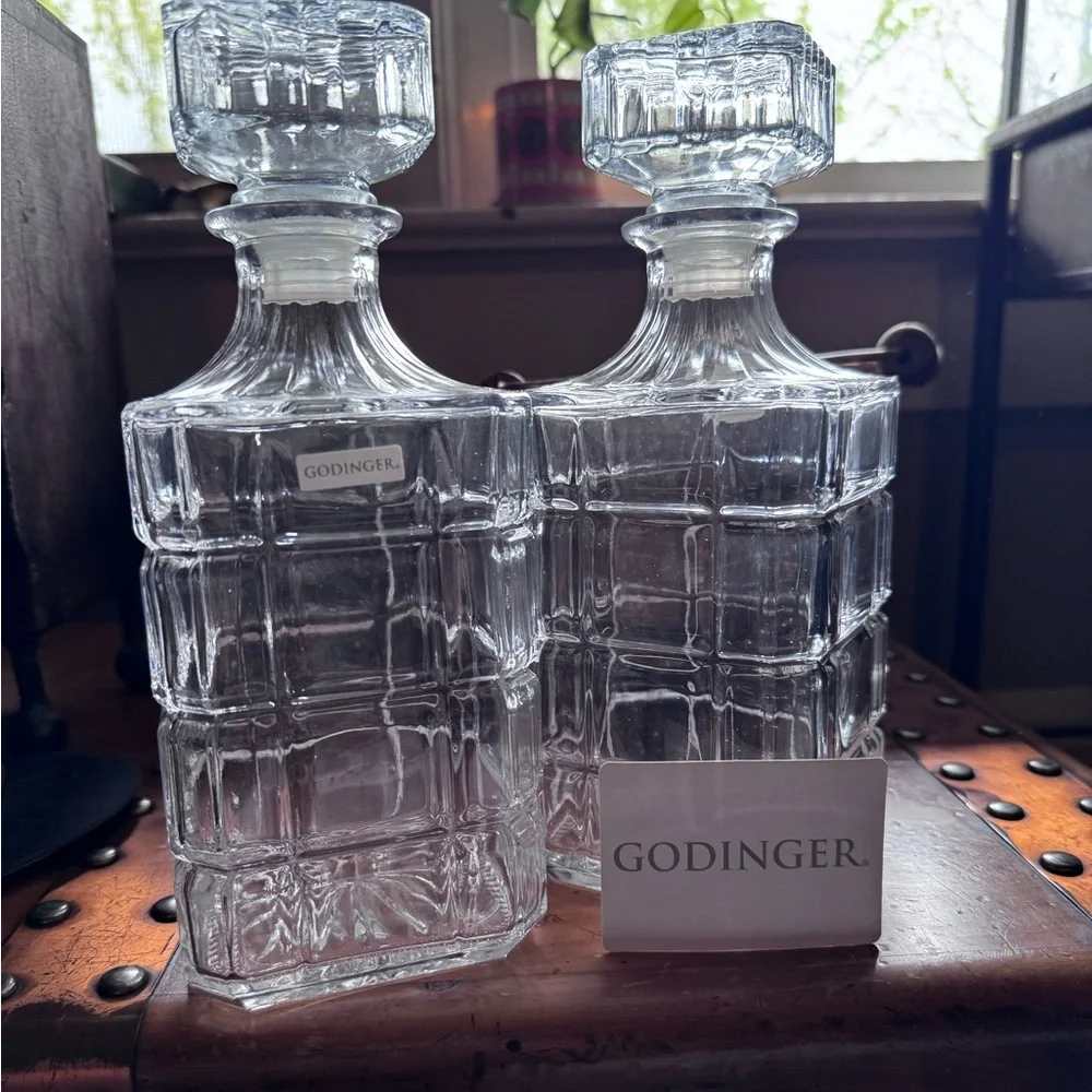 NWT Baltic by Goldinger set of 2 decanters. Crystal decanter set